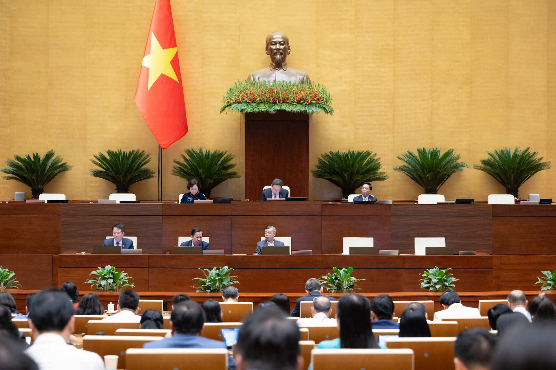 Kỳ họp thứ nhất, Quốc hội khóa XVI: Cân nhắc nhiều mặt, tính toán kỹ lưỡng với ngưỡng doanh thu 1 tỷ đồng được miễn thuế thu nhập